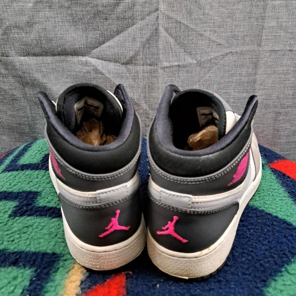 %Air Jordan 1 Mid White Grey Hyper Pink Size 7Y / AJ10 - Picture 5 of 12